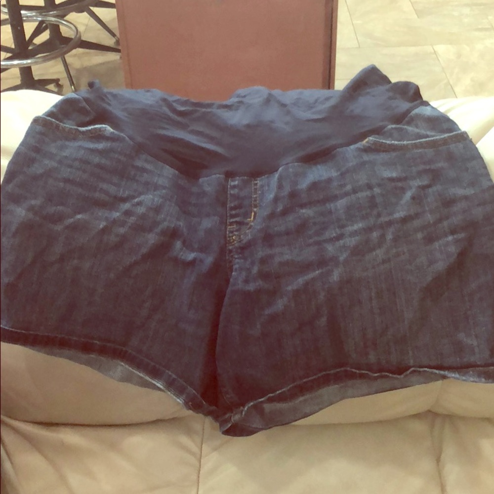 Maternity shorts sz L